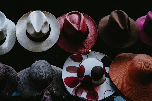 Les 10 chapeaux idéaux pour sublimer toutes vos occasions